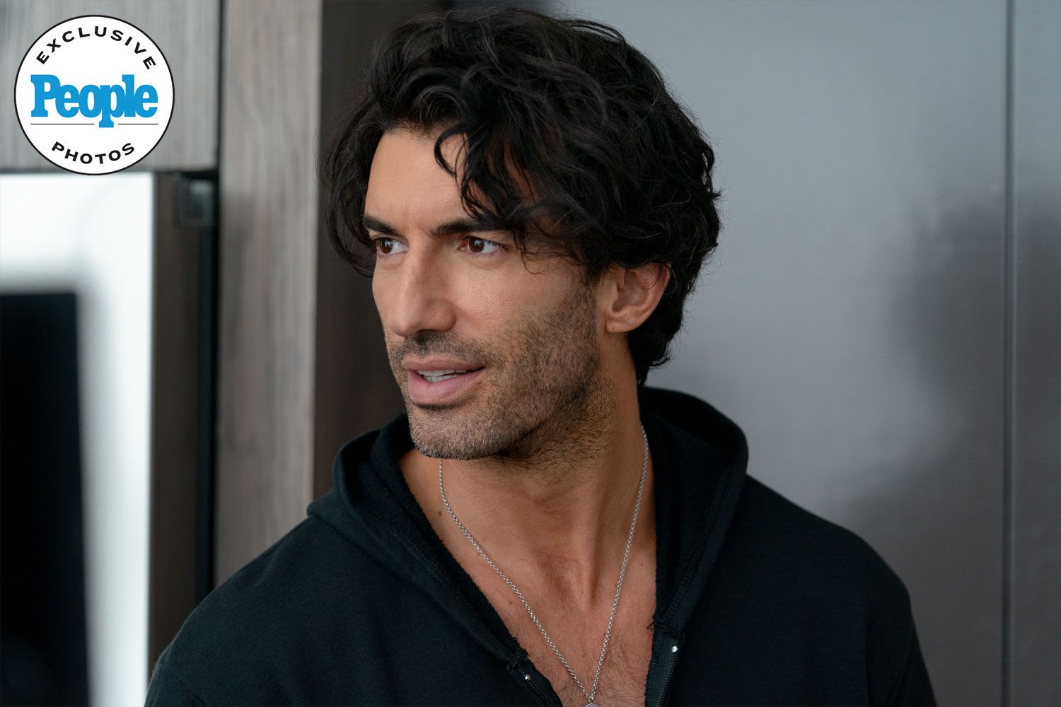 Justin Baldoni stars in IT ENDS WITH US.