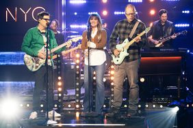 THE KELLY CLARKSON SHOW -- Episode 7I126 -- Pictured: (l-r) Rivers Cuomo, Kelly Clarkson, Patrick Wilson
