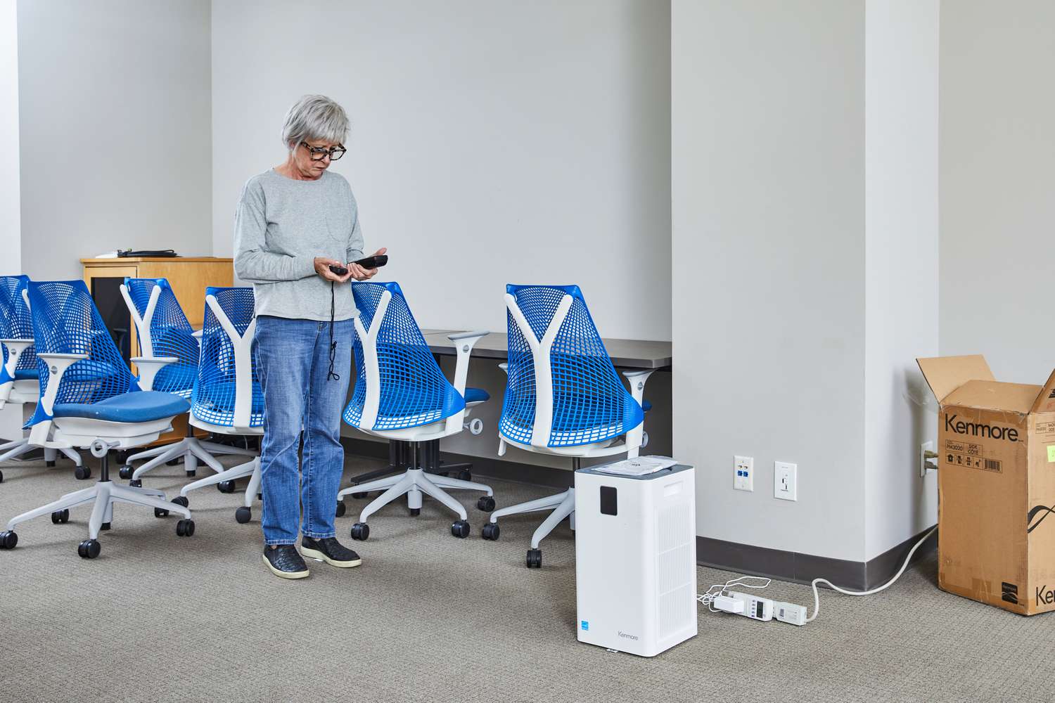 A person testing the Kenmore 1500e Air Purifier.