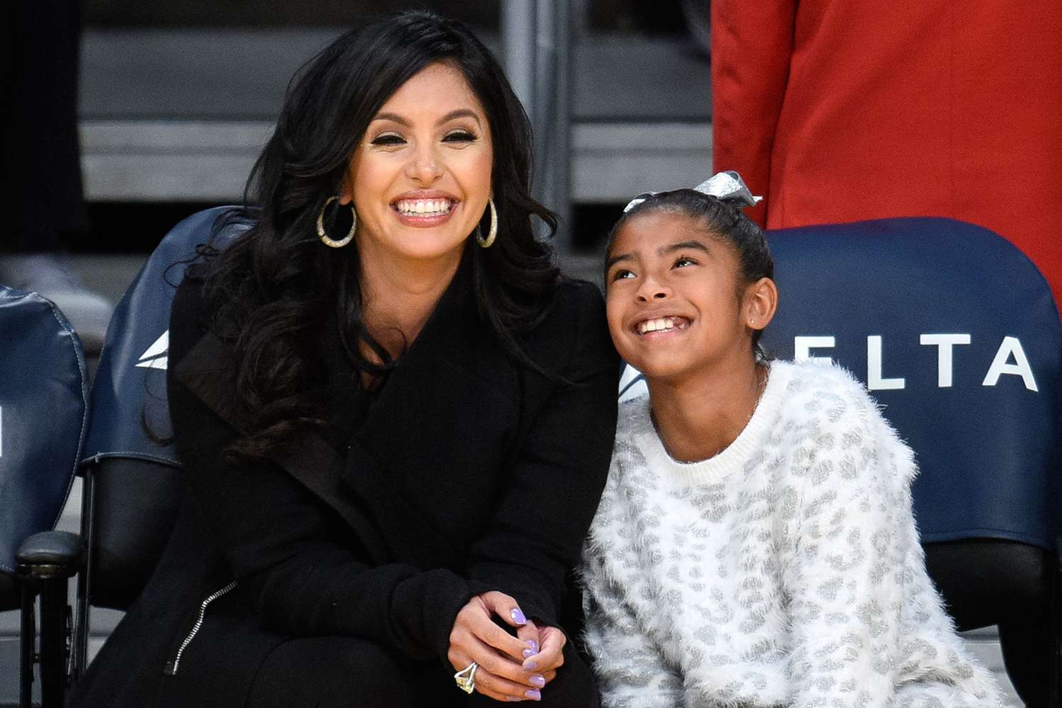 Vanessa Bryant (L) and Gianna Maria-Onore Bryant attend a basketball game between the Indiana Pacers and the Los Angeles Lakers at Staples Center on November 29, 2015 