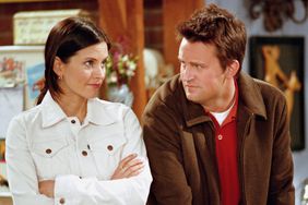 "The One with the Truth About London" Episode 16 -- Aired 2/22/2001 -- Pictured: (l-r) Courteney Cox as Monica Geller, Matthew Perry as Chandler Bing.
