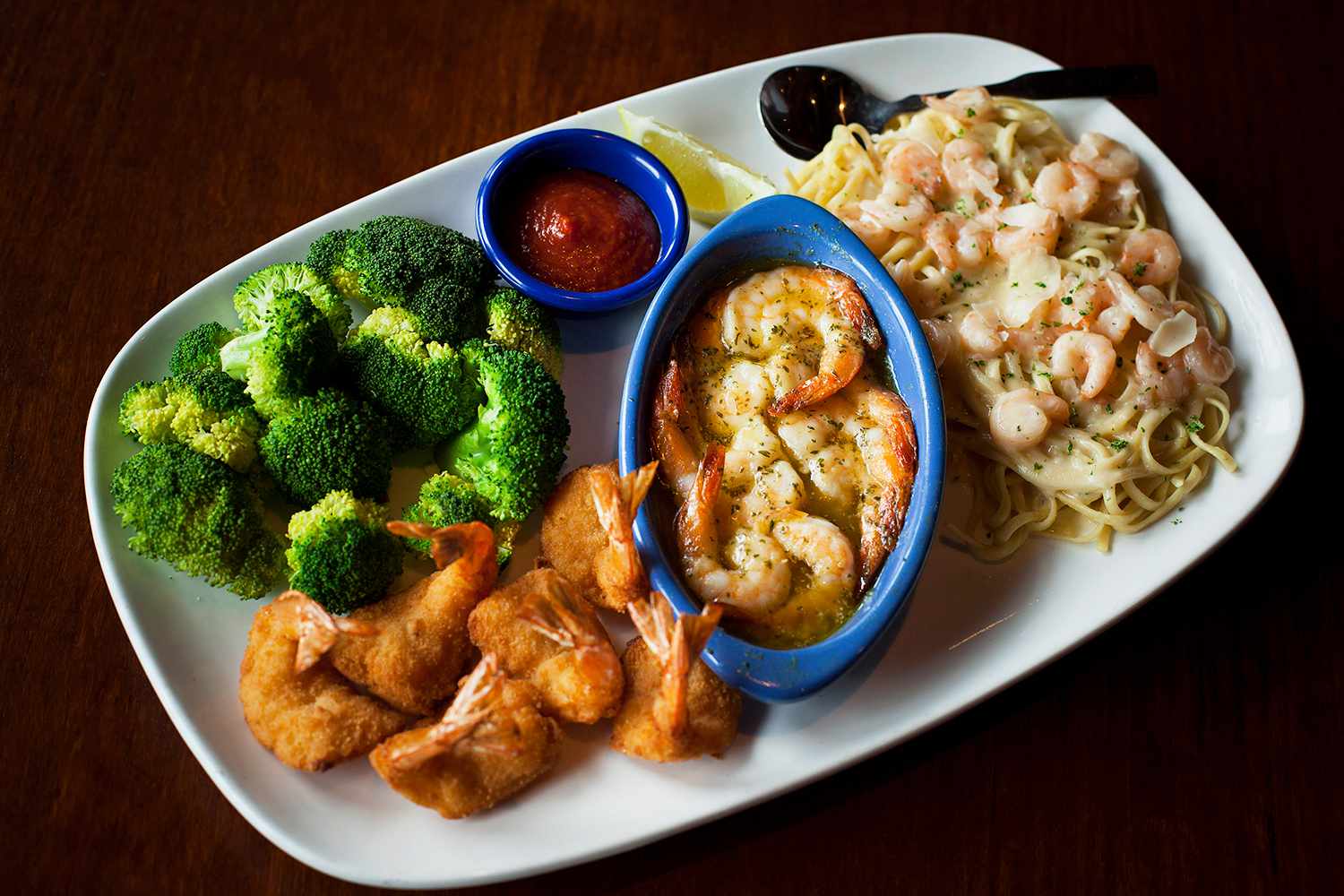 A seaside shrimp combo dish is displayed for a photograph at a Red Lobster restaurant