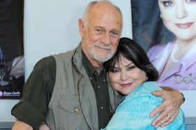Gerald McRaney and Delta Burke attend the 2020 Hollywood Show held at Marriott Burbank Airport Hotel on February 1, 2020 in Burbank, California.