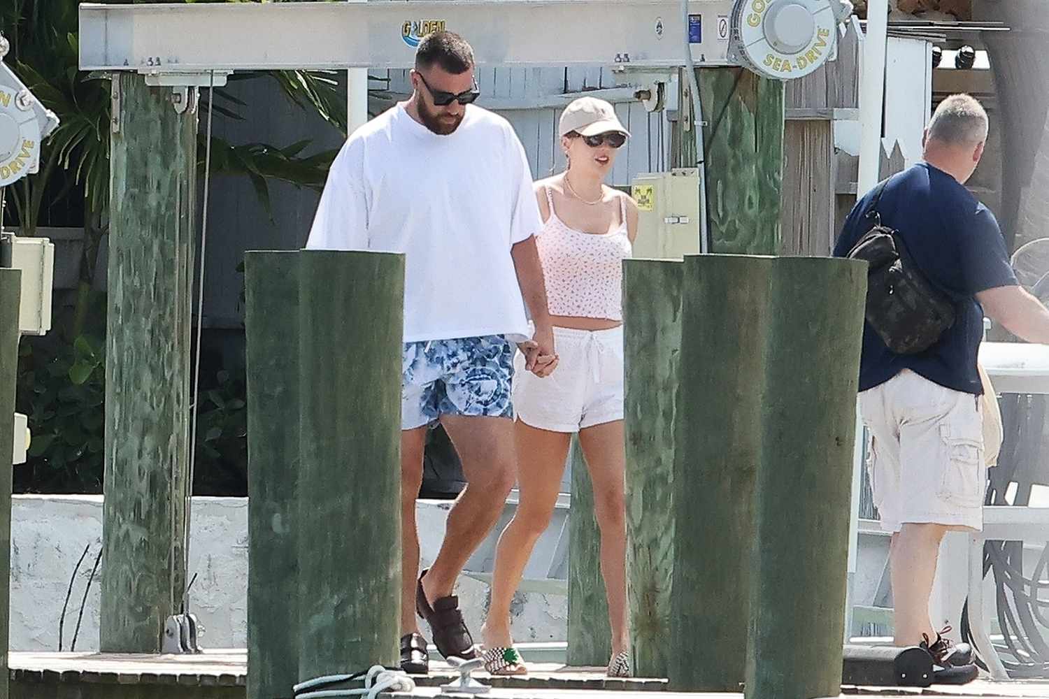  Taylor Swift and Travis Kelce enjoy some R&R during PDA filled romantic getaway to the Bahamas. Shot on March 20, 2024