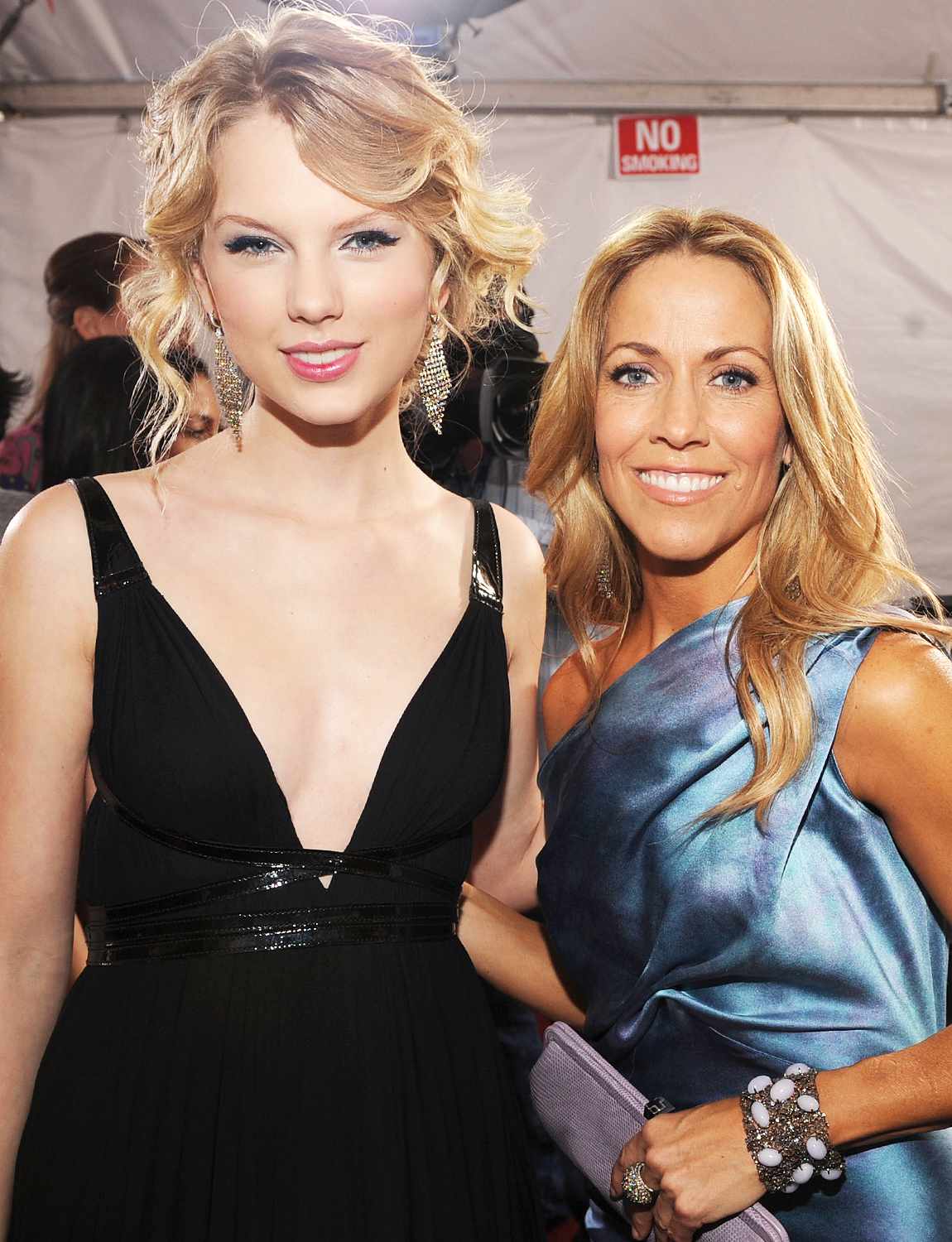 Singers Taylor Swift and Sheryl Crow arrive to the 51st Annual GRAMMY Awards held at the Staples Center on February 8, 2009 in Los Angeles, California. 