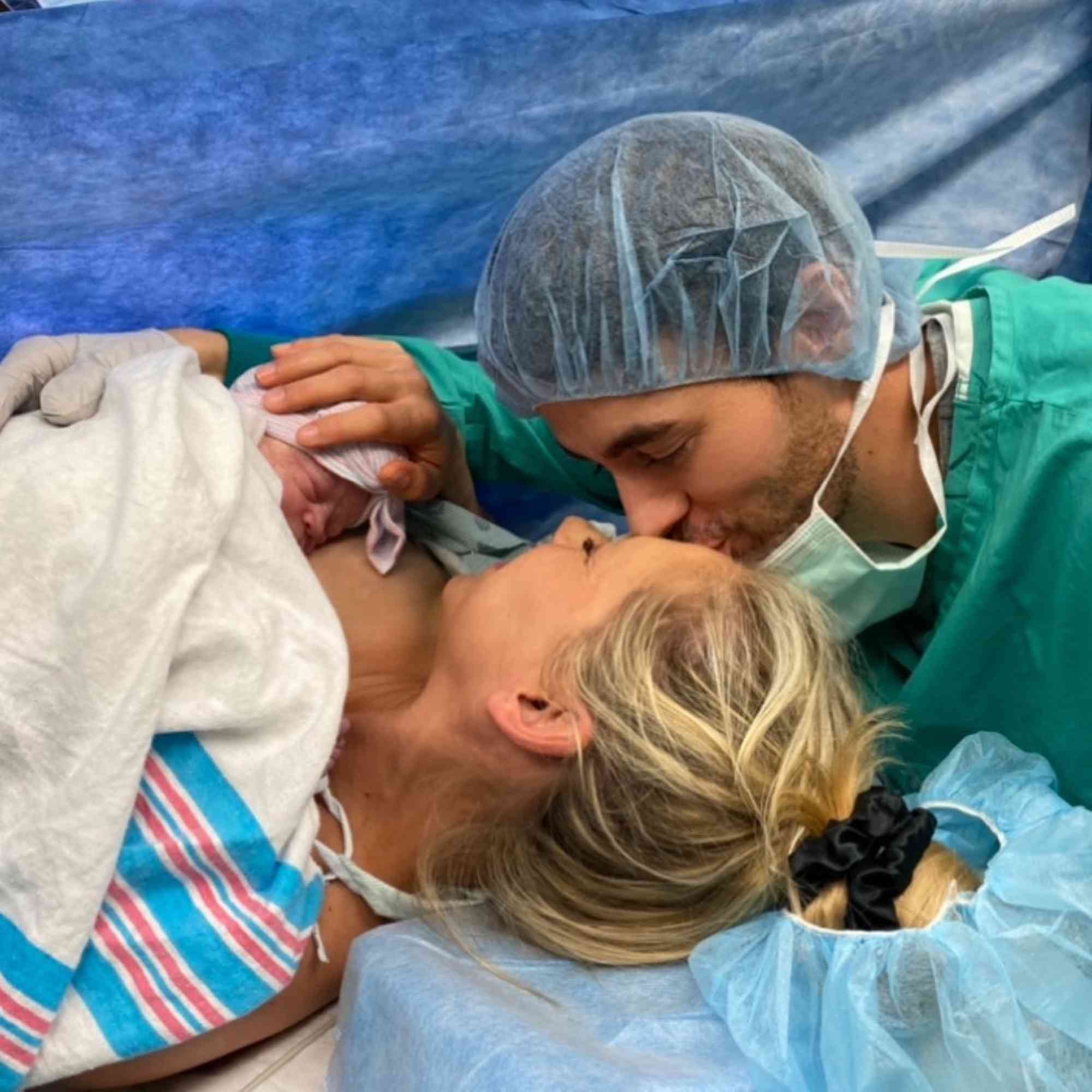 Enrique Iglesias and Anna Kournikova welcome baby