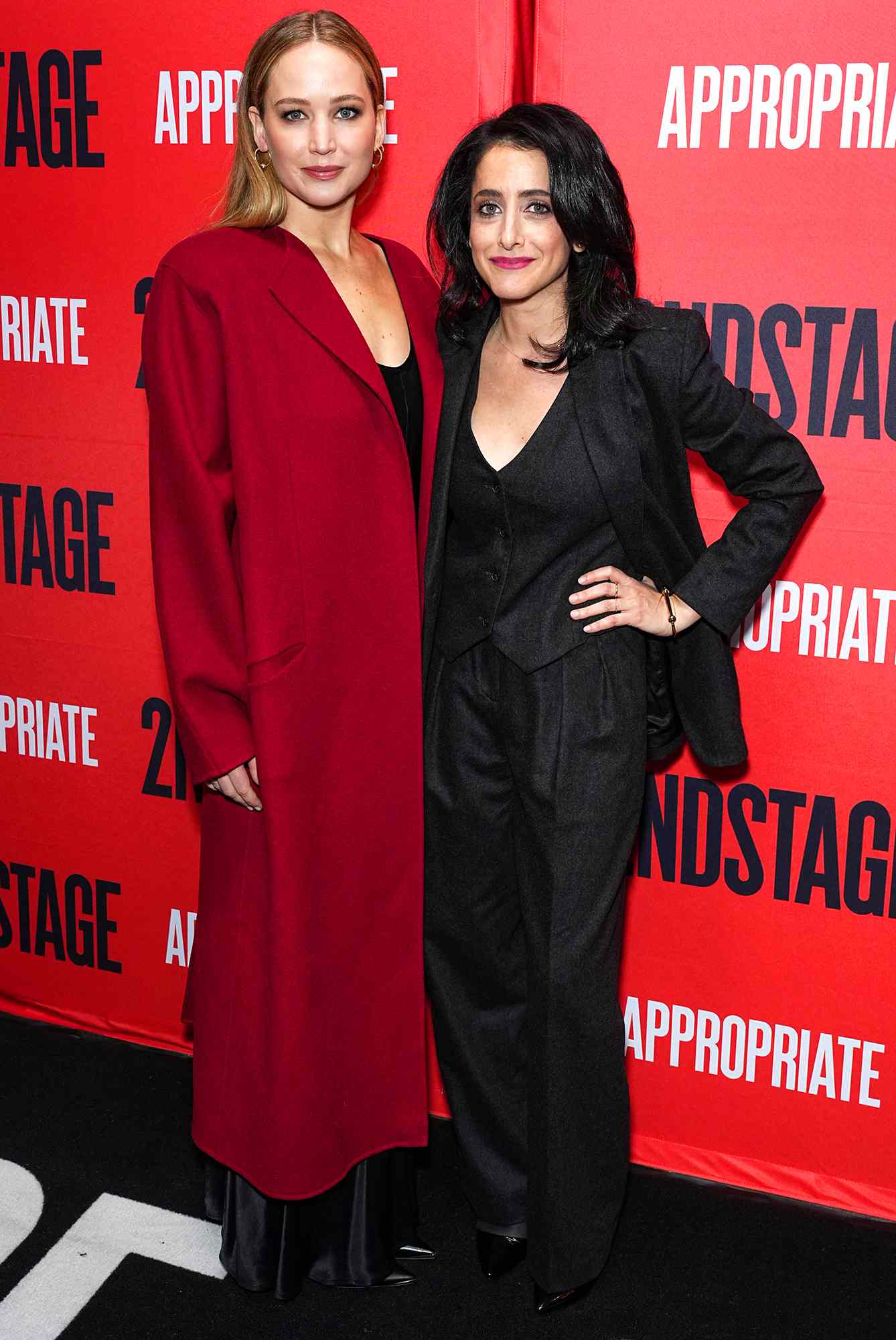  Jennifer Lawrence poses at the opening night of the Second Stage Theater play "Appropriate" 