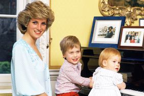 Princess Diana, Prince William and Prince Harry at the piano in Kensington Palace .