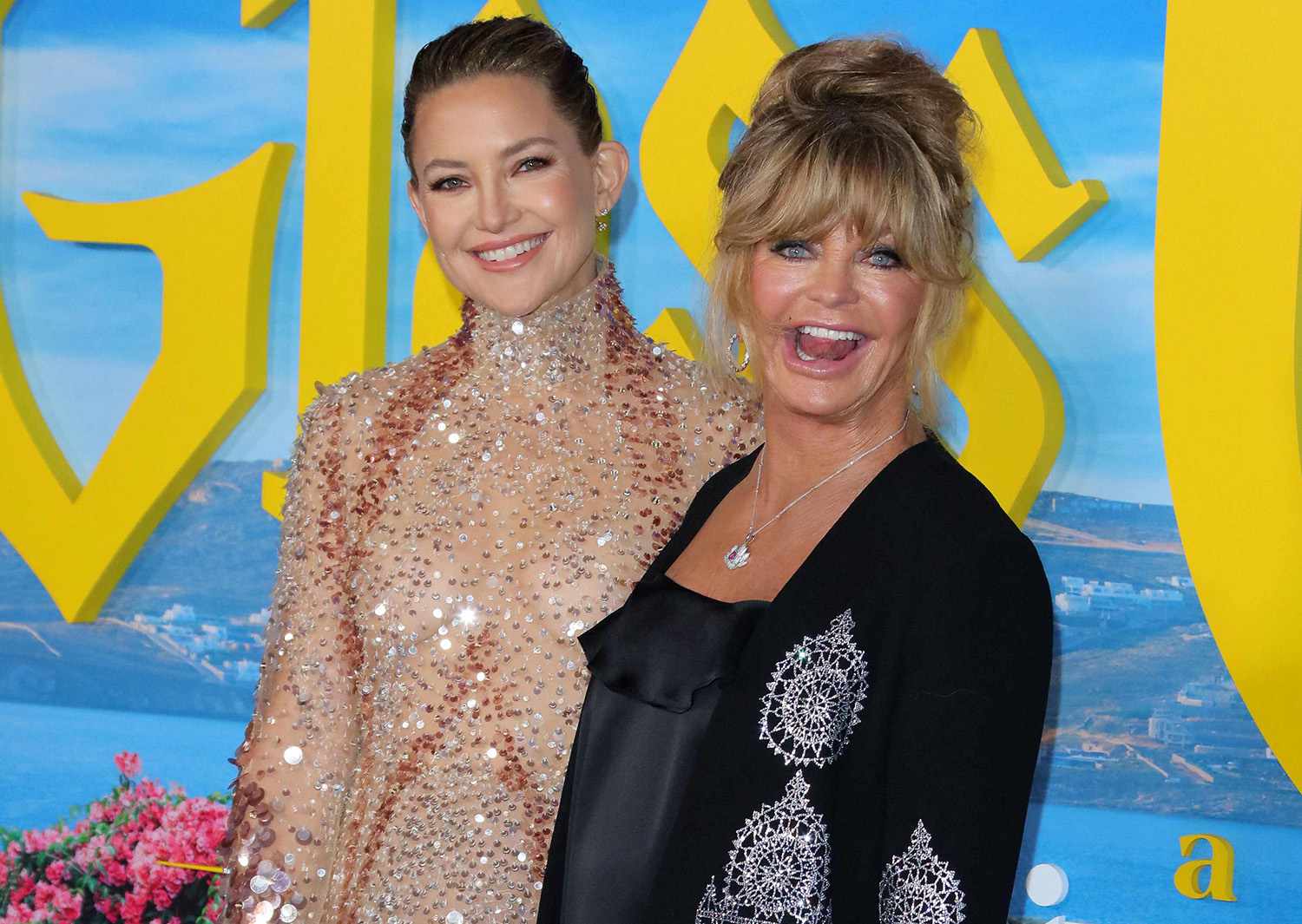 Kate Hudson (L) and her mom actress Goldie Hawn (R) arrive for Netflix's "Glass Onion: A Knives Out Mystery" premiere