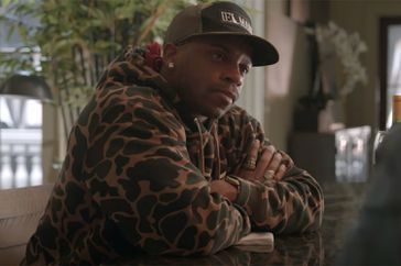 Jimmie Allen talks with Kathie Lee Gifford about his personal life and career.