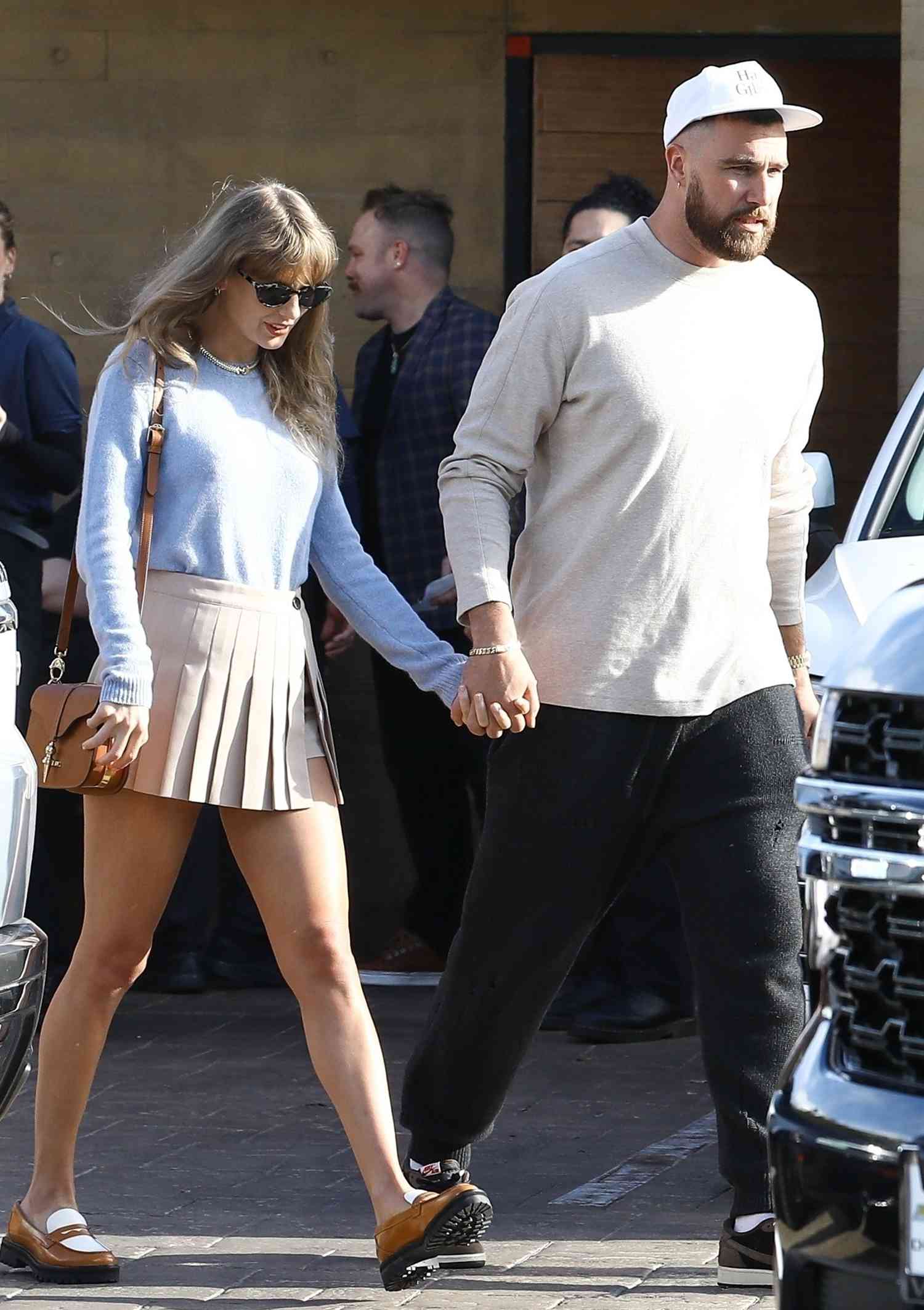 *PREMIUM-EXCLUSIVE* - Taylor Swift and Travis Kelce were pictured enjoying a Sunday lunch date in LA