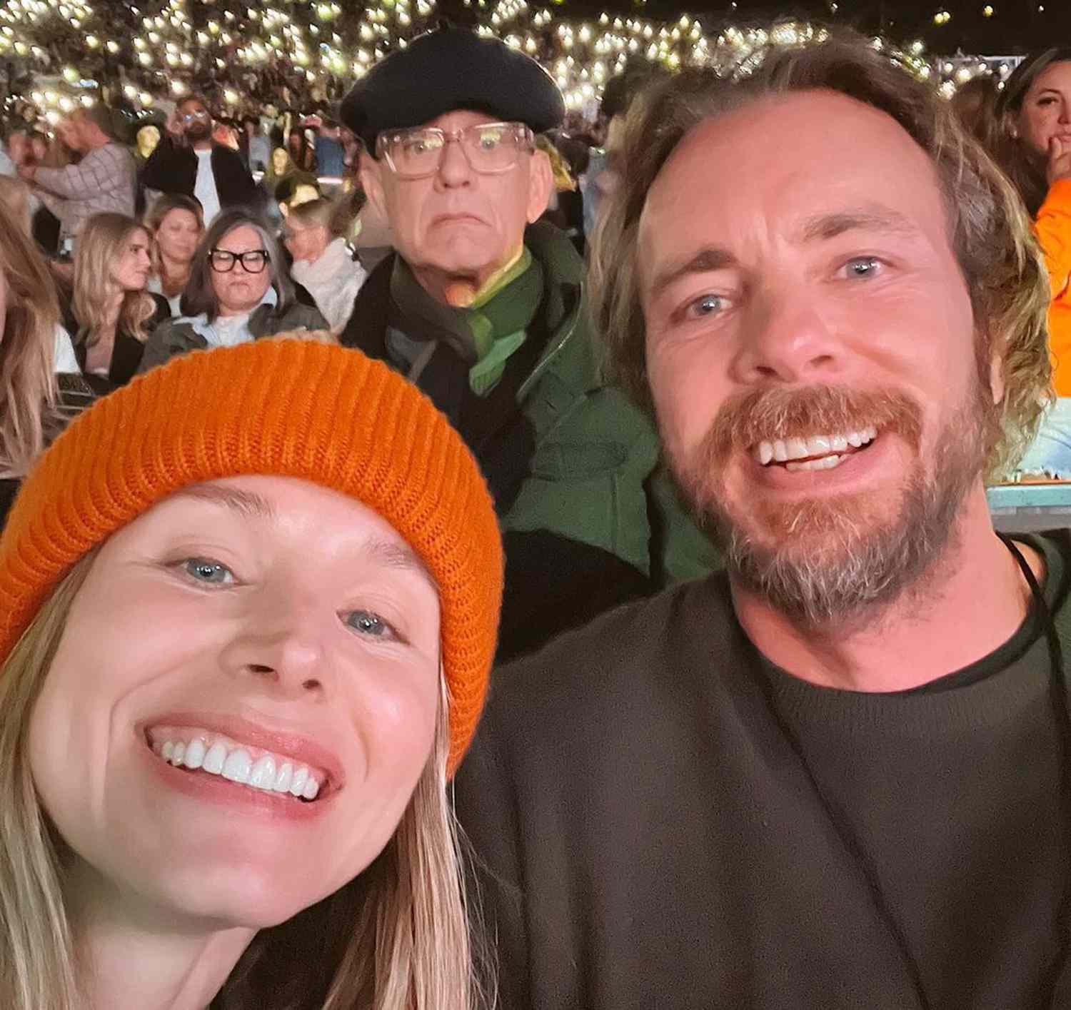 Tom Hanks, Rita Wilson photobomb Kristen Bell and Dax Shepard's selfie at Shania Twain concert