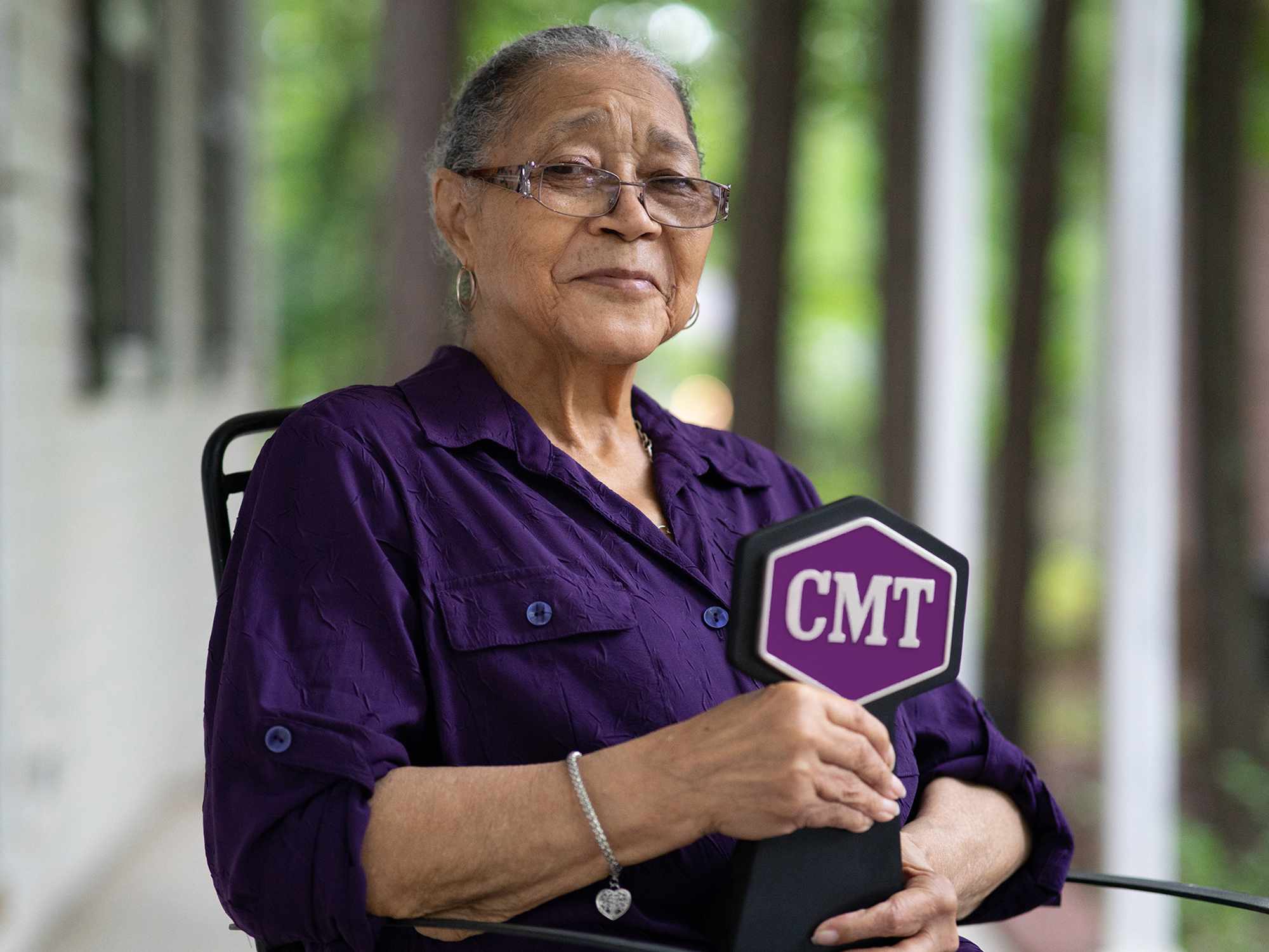 Linda Martell poses with an award for the 2021 CMT Music Awards.