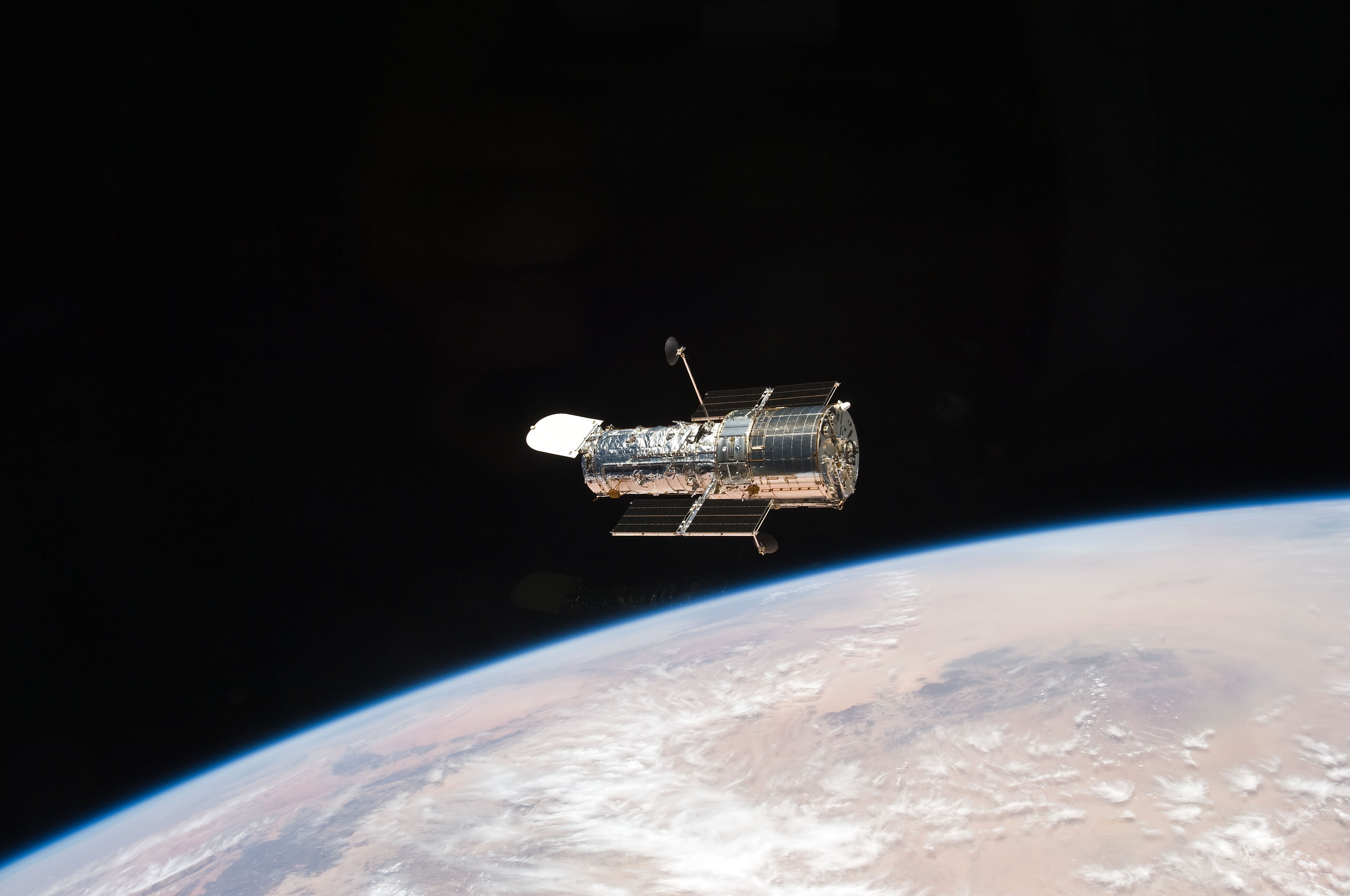 NASA’s Hubble Temporarily Pauses Science