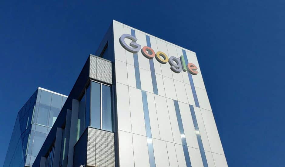 Le logo de Google sur un immeuble.