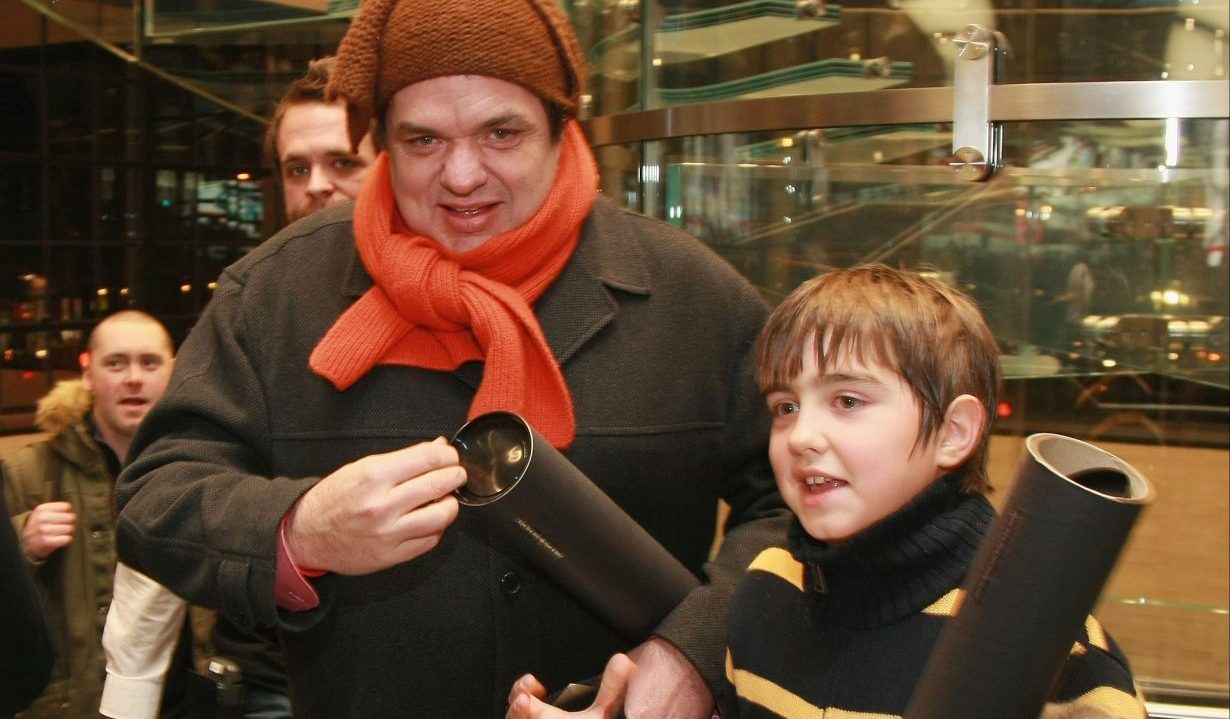 Oliver Platt and his kids attend the Opening of the New Apple Store in the Meat Packing District on December 7,2007 in New York City. (Photo by Dimitrios Kambouris/WireImage)