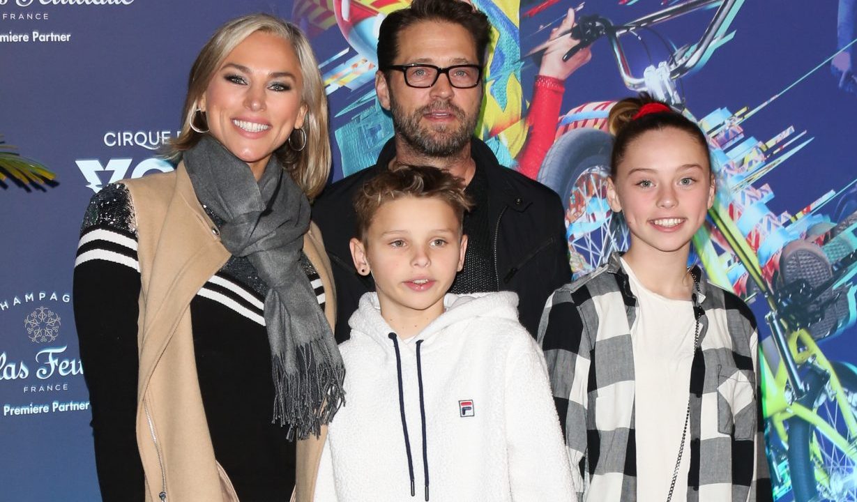LOS ANGELES, CALIFORNIA - JANUARY 21: Jason Priestley (C) and his family attend the LA premiere of Cirque Du Soleil's "Volta" at Dodger Stadium on January 21, 2020 in Los Angeles, California. (Photo by Paul Archuleta/FilmMagic)