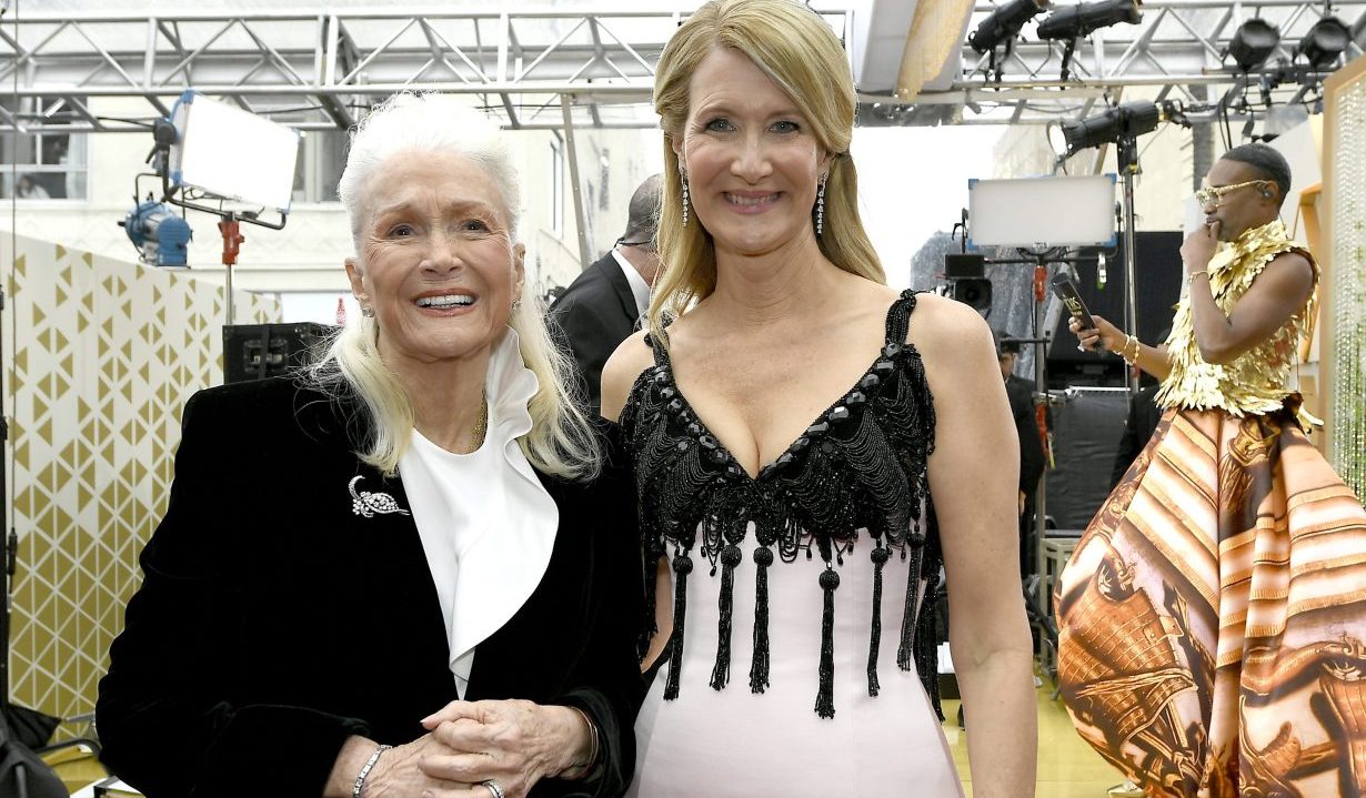 HOLLYWOOD, CALIFORNIA - FEBRUARY 09: Diane Ladd and Laura Dern (R) attends the 92nd Annual Academy Awards at Hollywood and Highland on February 09, 2020 in Hollywood, California. (Photo by Kevork Djansezian/Getty Images)
