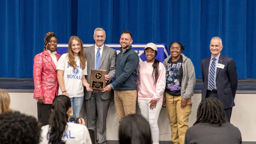  Martin Luther King Jr. Academic Magnet School Receives Secretary of State’s Anne Dallas Dudley Voter Registration Award