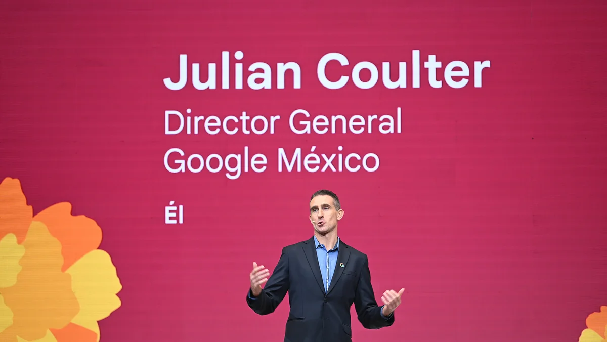 Picture of Julian Coulter on the stage at Google for Mexico