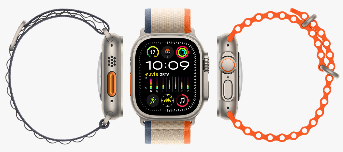 Üç adet Apple Watch Ultra üzerinde farklı kordon stilleri sergileniyor.