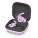Bezprzewodowe słuchawki douszne Beats Fit Pro z umieszczonym za nimi kieszonkowym etui ładującym.