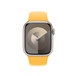 Bracelet Sport Rayon de soleil associé à un boîtier d’Apple Watch de 41 mm dont la Digital Crown est bien visible.