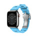 Correa Simple Tour color Bleu Céleste (azul) con la esfera del Apple Watch y la Digital Crown.