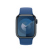 Correa Solo Loop azul océano con un Apple Watch con caja de 41 mm y la Digital Crown.