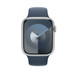 Myrskynsinisessä urheilurannekkeessa näkyy Apple Watch, jossa on 45 mm kuori ja Digital Crown.