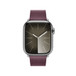 Vorderansicht des Armbands mit Magnetverschluss in Mulberry (Weinrot) mit dem Zifferblatt der Apple Watch und der Digital Crown