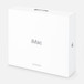 Una scatola bianca per la spedizione vista in prospettiva anteriore con il logo Apple sul lato e la scritta iMac, Apple Certified Refurbished davanti