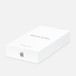 Weißer Versandkarton, schräge Draufsicht, Apple Logo auf der Seite, Text lautet „iPhone 12 Pro“, Apple Zertifiziert Refurbished