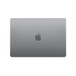 MacBook Air, Gehäuseoberseite, geschlossen, rechteckige Form, gerundete Ecken, Apple Logo in der Mitte, Space Grau
