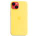 Capa amarelo-canário de silicone com MagSafe para iPhone 14 em um iPhone 14 vermelho.