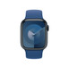 Pulseira loop solo azul-oceano mostrando a caixa de 41 mm e a Digital Crown do Apple Watch.