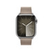 Vue avant du bracelet à maillons magnétique havane montrant le cadran d’une Apple Watch et la Digital Crown
