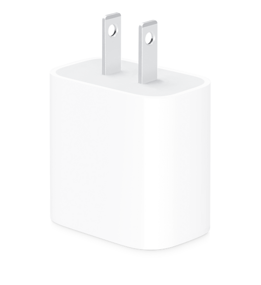 タイプAプラグを持つApple 20W USB-C電源アダプタ。これを使うと、自宅、オフィス、外出先などで、すばやく効率的に充電ができる。