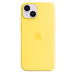 iPhone 14 专用淡黄色 MagSafe 硅胶保护壳安装在紫色 iPhone 14 上。