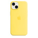 iPhone 14 专用淡黄色 MagSafe 硅胶保护壳安装在星光色 iPhone 14 上。