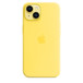 iPhone 14 专用淡黄色 MagSafe 硅胶保护壳安装在黄色 iPhone 14 上。