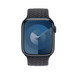 午夜色编织单圈表带搭配效果的正面视图，展示 Apple Watch 表盘和数码表冠