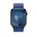 Apple Watch 페이스 및 Digital Crown을 보여주는 오션 블루 스포츠 루프의 앞모습