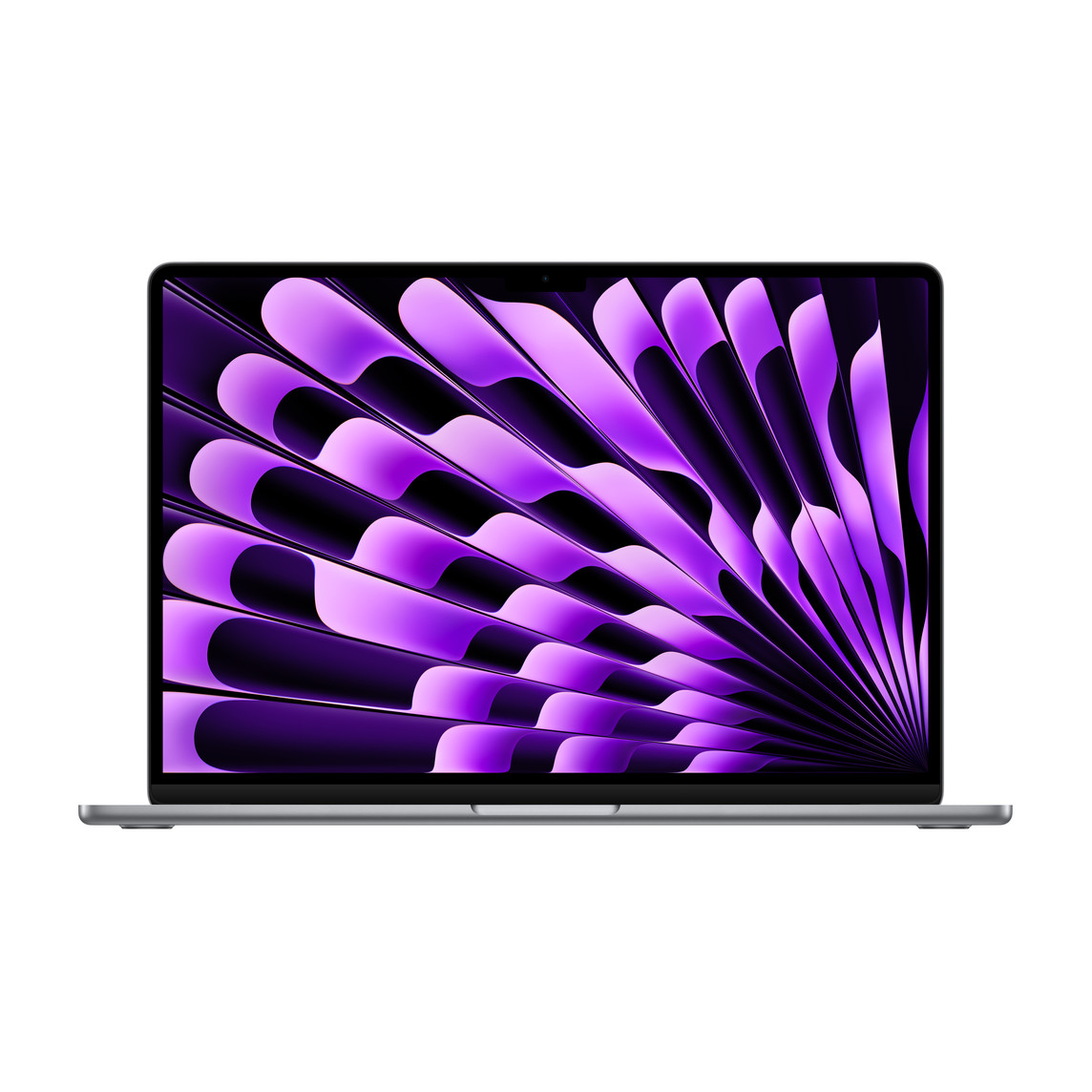 呈打开状态的深空灰色 15 英寸 MacBook Air，展示细窄边框、FaceTime 高清摄像头、凸出的垫脚、曲边设计。