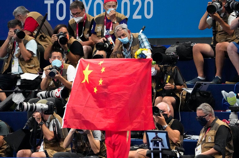 Chinese swimmers who had tested positive for a banned drug won five medals at the Tokyo Olympics. 