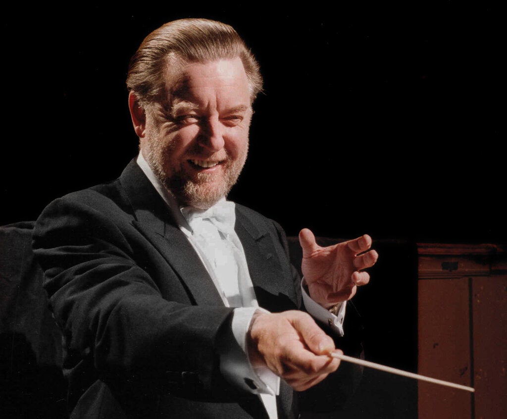 Andrew Davis conducting a performance at Lyric Opera of Chicago in 2003. He was the company’s music director and principal conductor for 21 years.