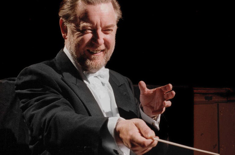 Andrew Davis conducting a performance at Lyric Opera of Chicago in 2003. He was the company’s music director and principal conductor for 21 years.