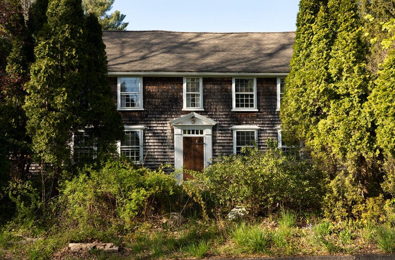 Lee McColgan bought and restored an 18th-century house in Massachusetts. 