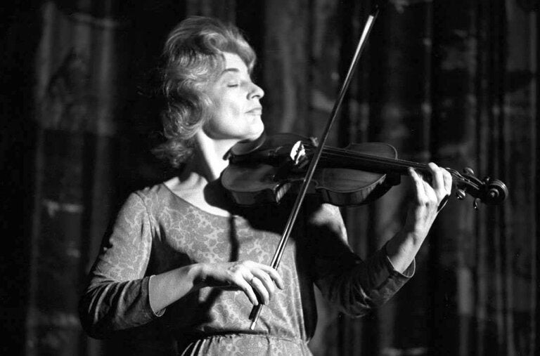 Miriam Solovieff in the 1960s. After the deaths of her family members, the violin became her sole emotional and financial means of coping.