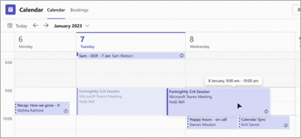 Snímek obrazovky s přetahováním události do nového času v kalendáři v Teams
